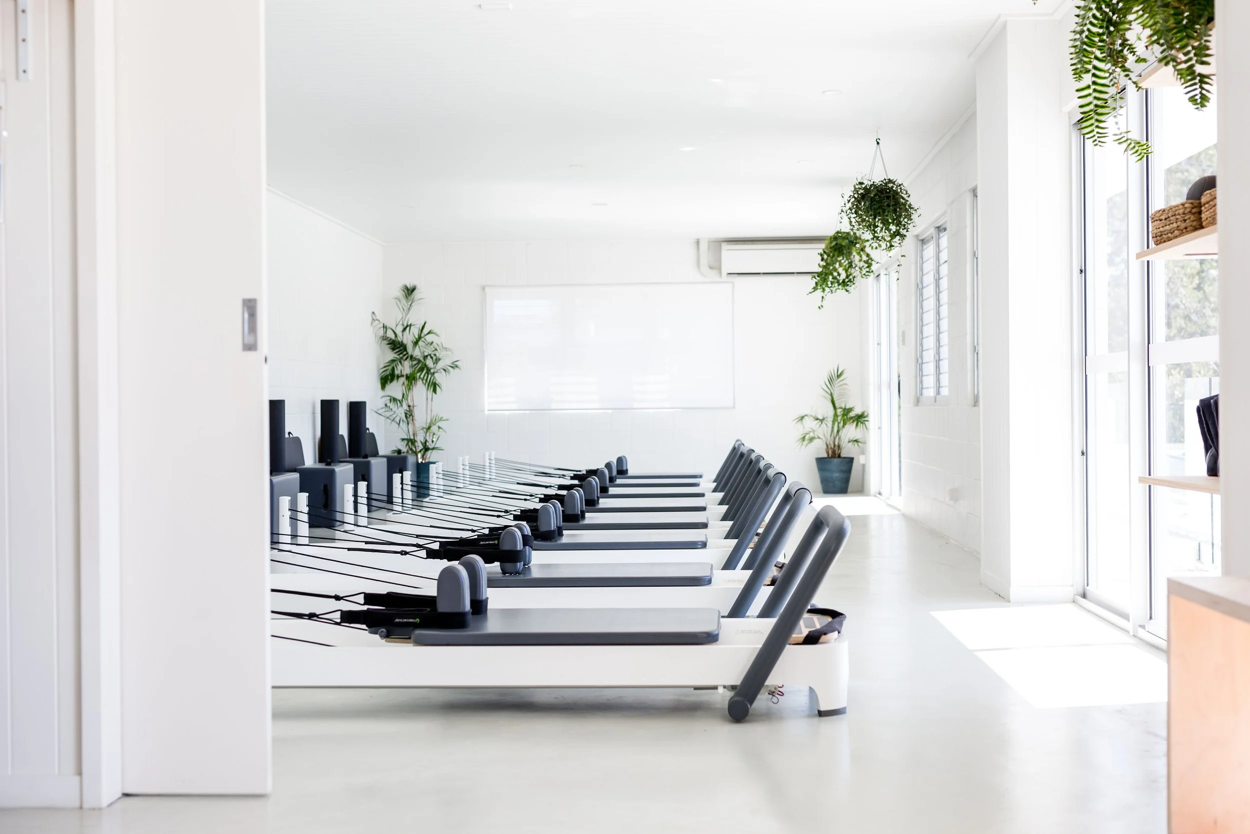 Pilates Hits $120B: Asia acelera en 2025, pero ¿qué cambia realmente para tu esterilla y tu estudio?